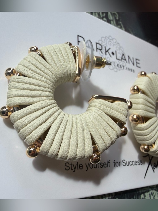 Park Lane Jewelry - Park Lane “CUSTARD” lightweight Earrings
